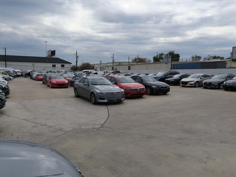 More Photos Of 6011 Skyline Dr, Houston Auto Dealership For Lease