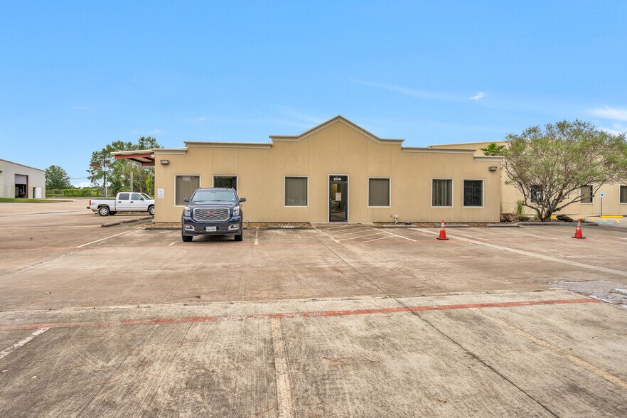 More Photos Of 1207 N Fm 3083 Rd, Conroe Distribution For Lease