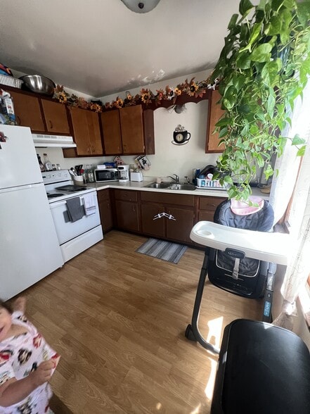 More Photos Of 1426 Frost Ave E, Maplewood Apartments For Sale