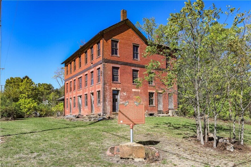 More Photos Of 9401 Tallmadge Rd, Diamond Hotel For Sale