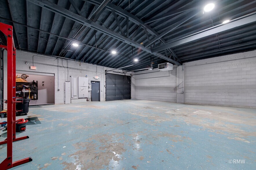 More Photos Of 80 W Lake St, Northlake Light Distribution For Sale