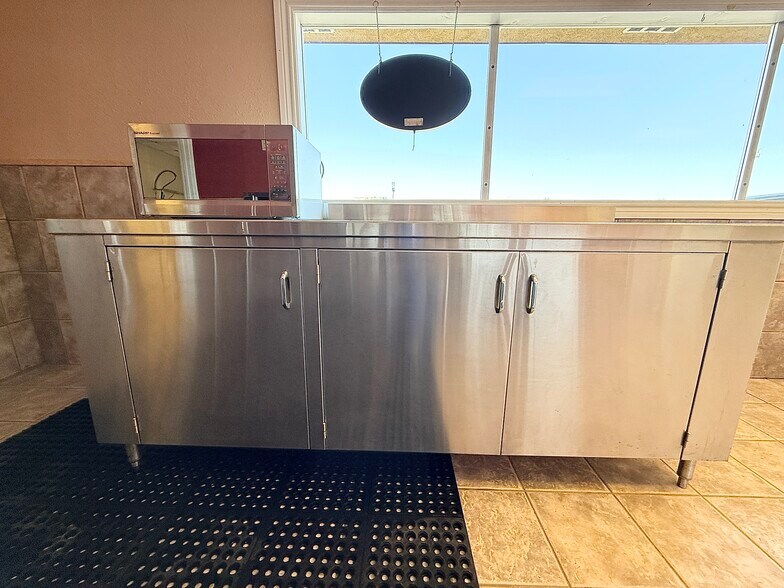 More Photos Of 903 15th St, Ozona General Retail For Sale