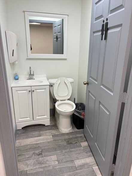 More Photos Of 4330 Sheridan St, Hollywood Medical For Sale