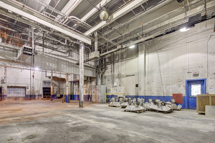 More Photos Of 3036 Gillespie St, Fayetteville Manufacturing For Lease