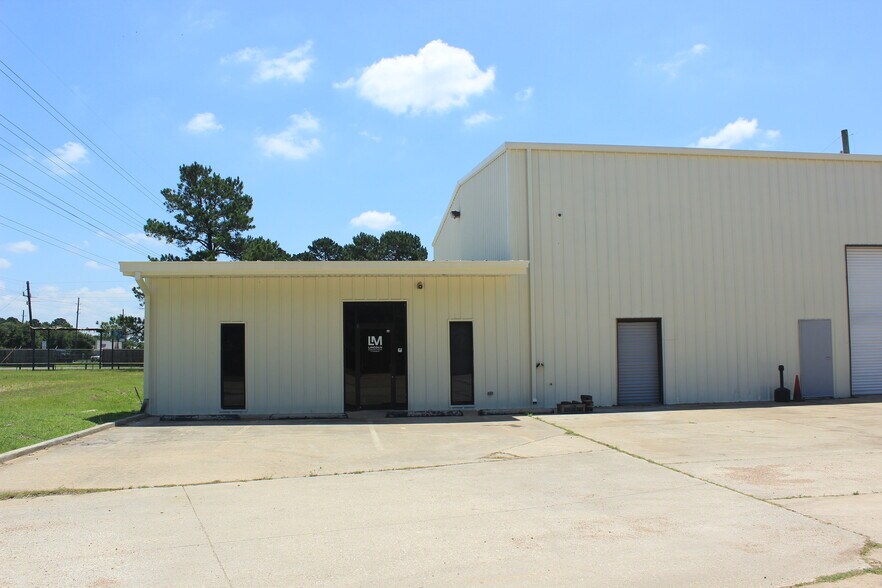 More Photos Of 11117 Mahaffey Rd, Tomball Manufacturing For Sale
