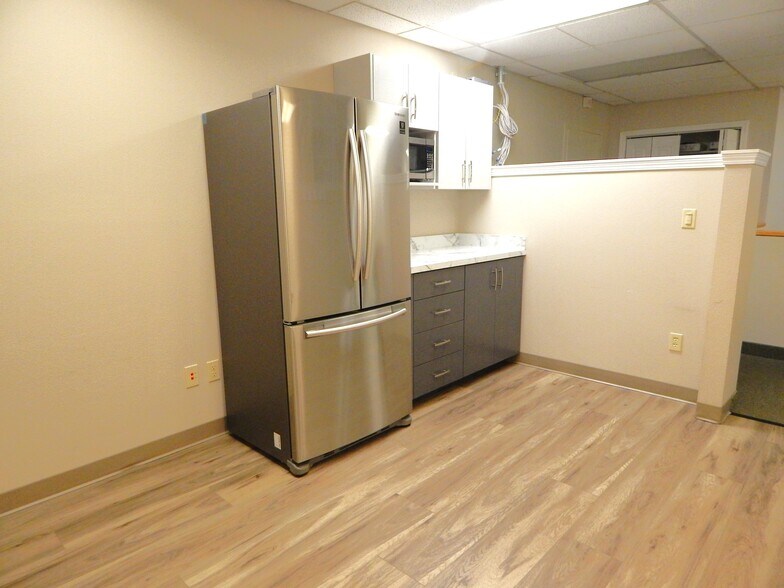 More Photos Of 2270 NW Aviation Dr, Roseburg Warehouse For Lease