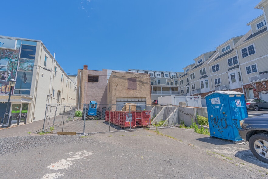 More Photos Of 4 Mill St, Bristol Restaurant For Lease