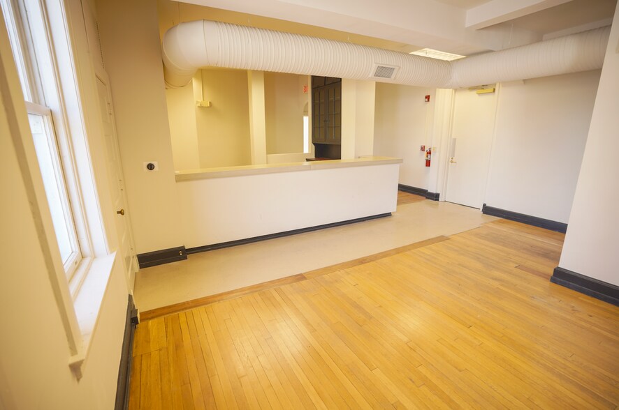More Photos Of 5 S Market St, Frederick Storefront Retail Office For Lease