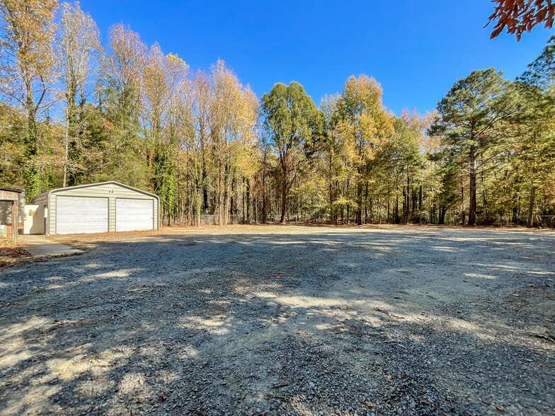 More Photos Of 1804 Lucas Ln, Charlotte Industrial For Lease