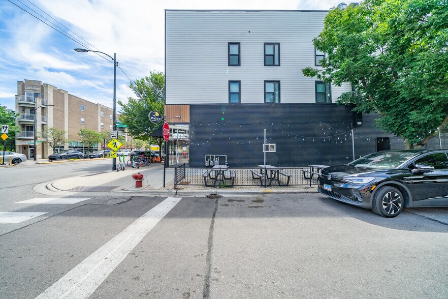 More Photos Of 1858 N Western Ave, Chicago Storefront Retail Residential For Lease