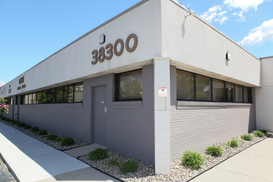 More Photos Of 38300 Van Dyke Ave, Sterling Heights Medical For Lease