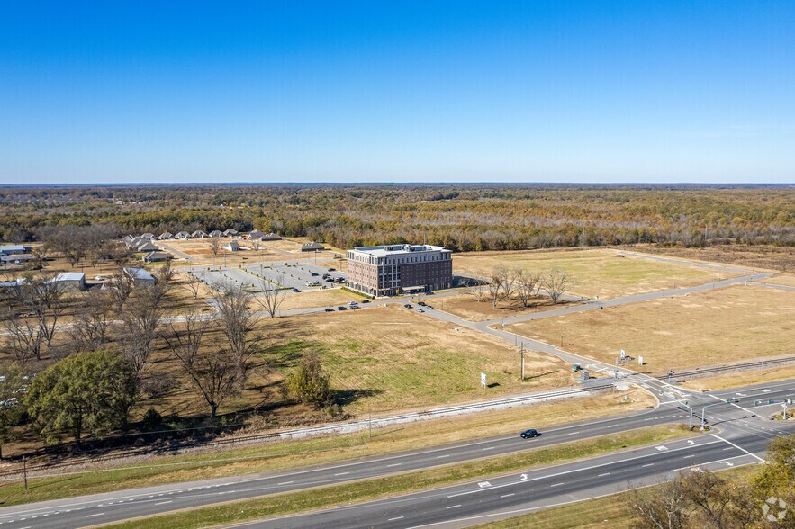 More Photos Of 201 Victory Blvd, Monroe Office For Lease