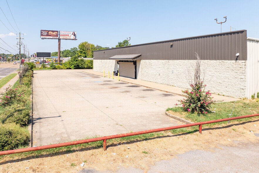 More Photos Of 1760 Winchester Rd, Memphis Freestanding For Sale