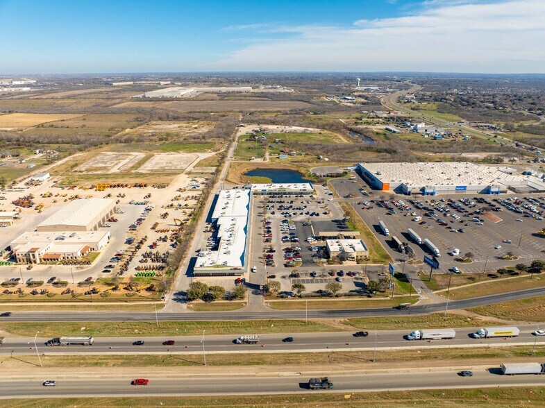 More Photos Of 2000 SE Loop 410, San Antonio Coworking Space