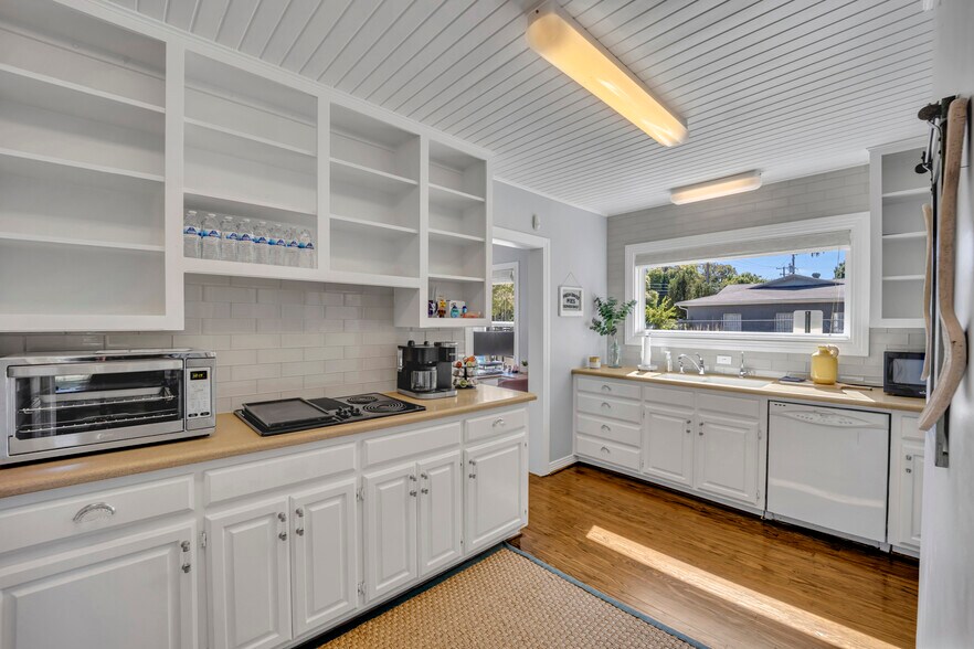 More Photos Of 1500 W Abram St, Arlington Medical For Lease