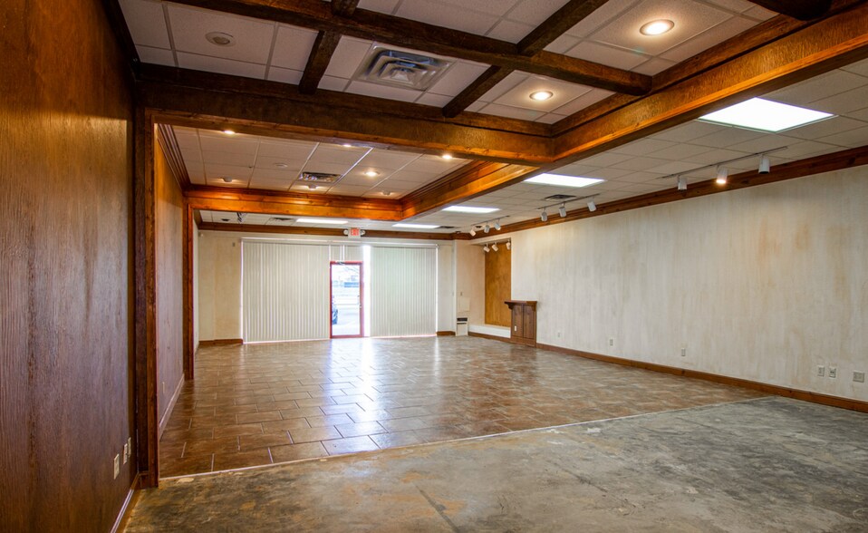 More Photos Of 1968 E Chestnut Expy, Springfield Office For Lease