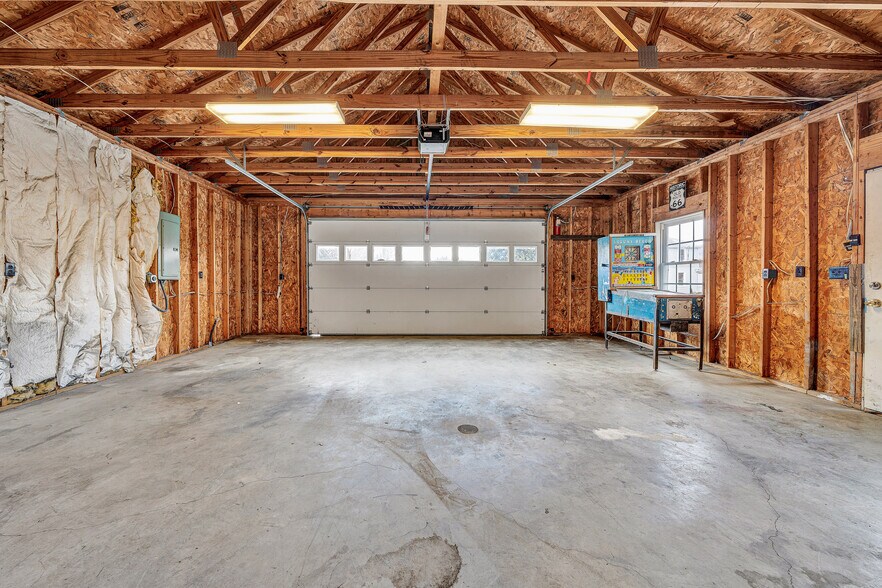 More Photos Of 628 S Colorado St, Salem Office For Sale