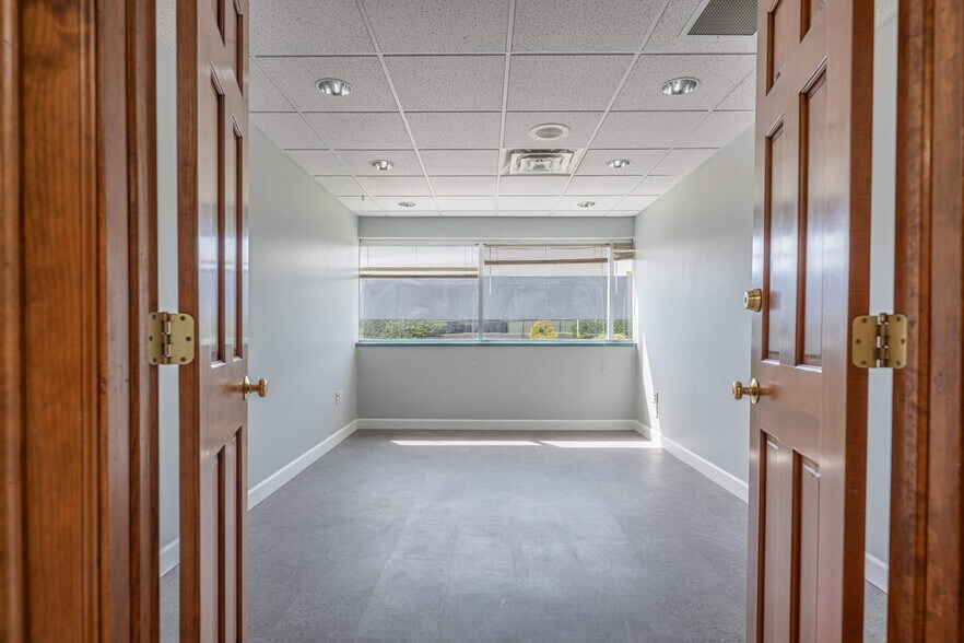 More Photos Of 7271 N Main St, Dayton Medical For Lease