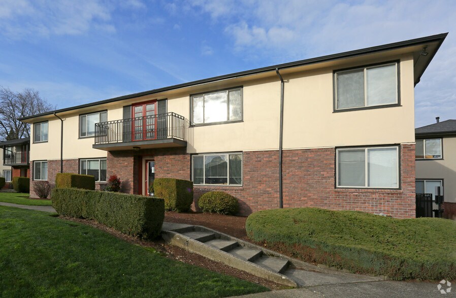 More Photos Of 1913 NE 73rd Ave, Portland Apartments For Sale
