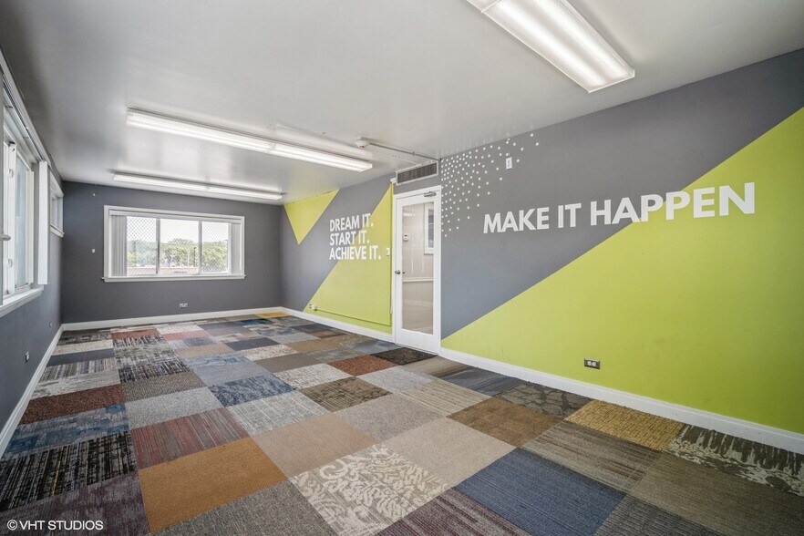 More Photos Of 8755 Trumbull Ave, Skokie Office For Lease