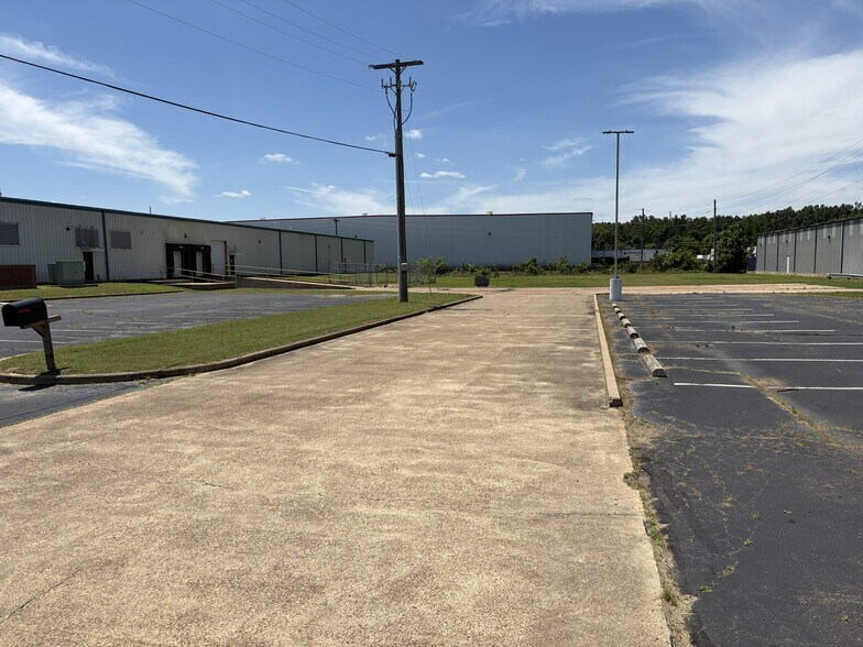 More Photos Of 175 Corporate Dr, Batesville Industrial For Lease