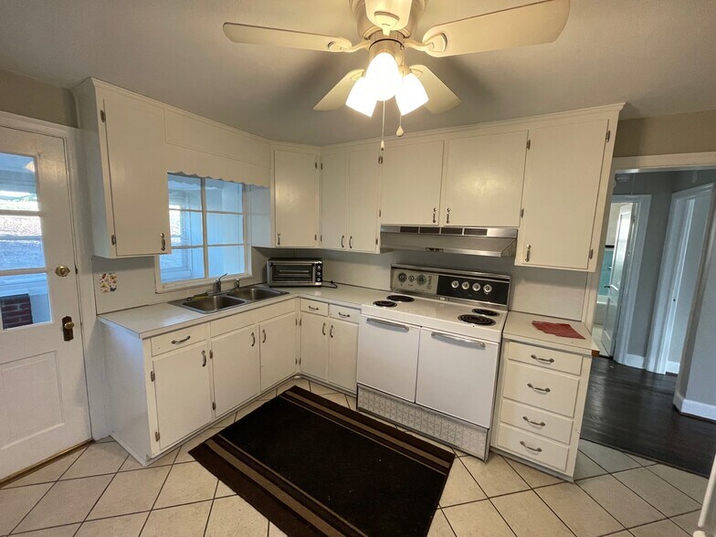 More Photos Of 2745 Orange Ave NE, Roanoke Office For Sale