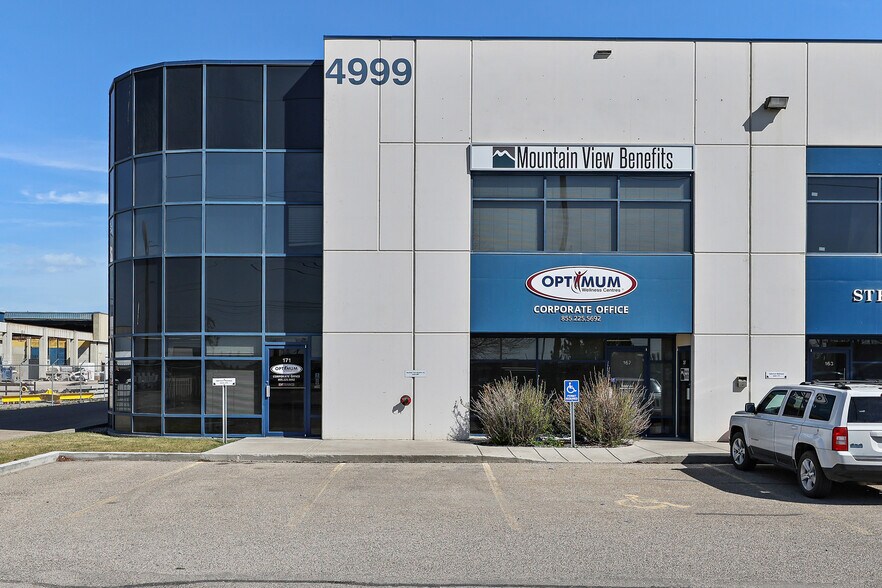 More Photos Of 4999 43rd St SE, Calgary Light Distribution For Sale