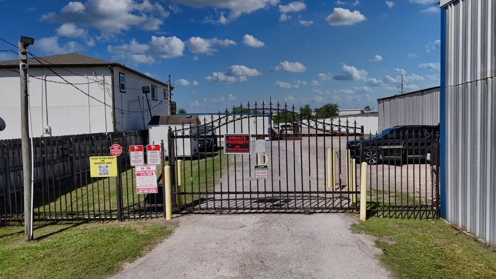 More Photos Of 7603 Wright Rd, Houston Self Storage For Sale