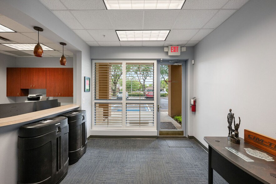 More Photos Of 2666 Maguire Rd, Ocoee Medical For Lease