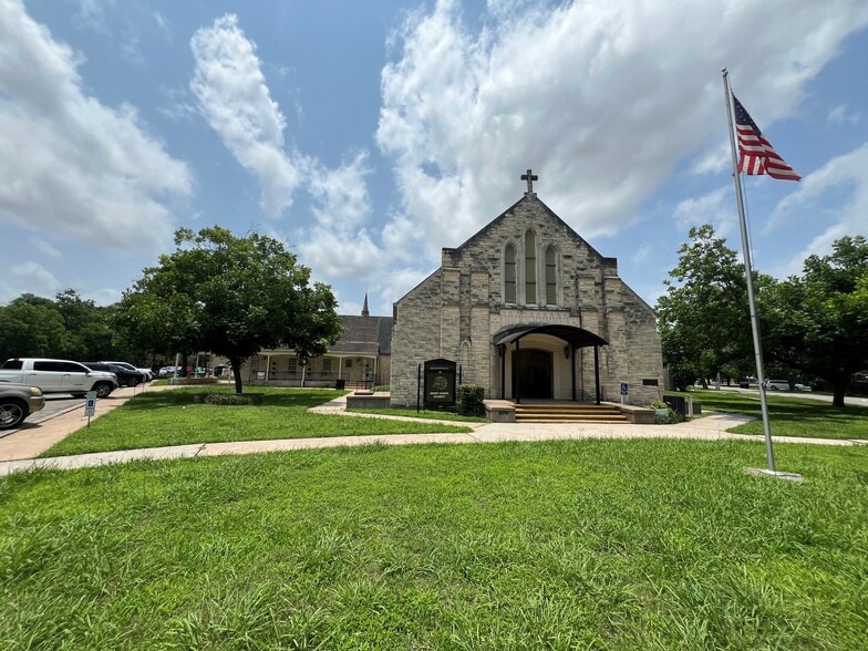 Primary Photo Of 7155 Ashburn St, Houston Schools For Sale