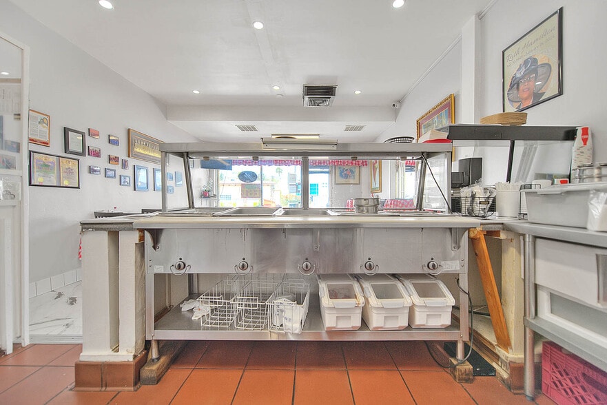 More Photos Of 14901 S Western Ave, Gardena Freestanding For Lease