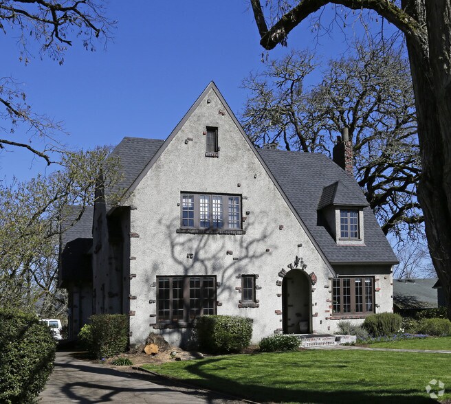 More Photos Of 1991 Garden Ave, Eugene Office For Lease