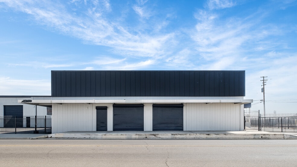More Photos Of 2045 S Van Ness Ave, Fresno Warehouse For Lease