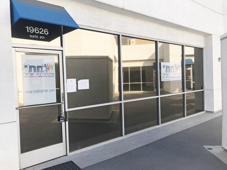 More Photos Of 19618-19620 Ventura Blvd, Tarzana Office For Lease