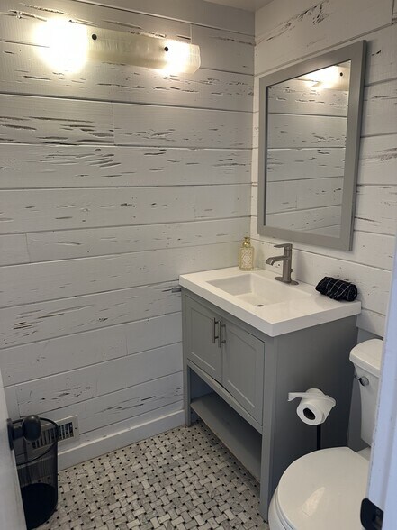More Photos Of 270 North St, Cutchogue Office Residential For Lease