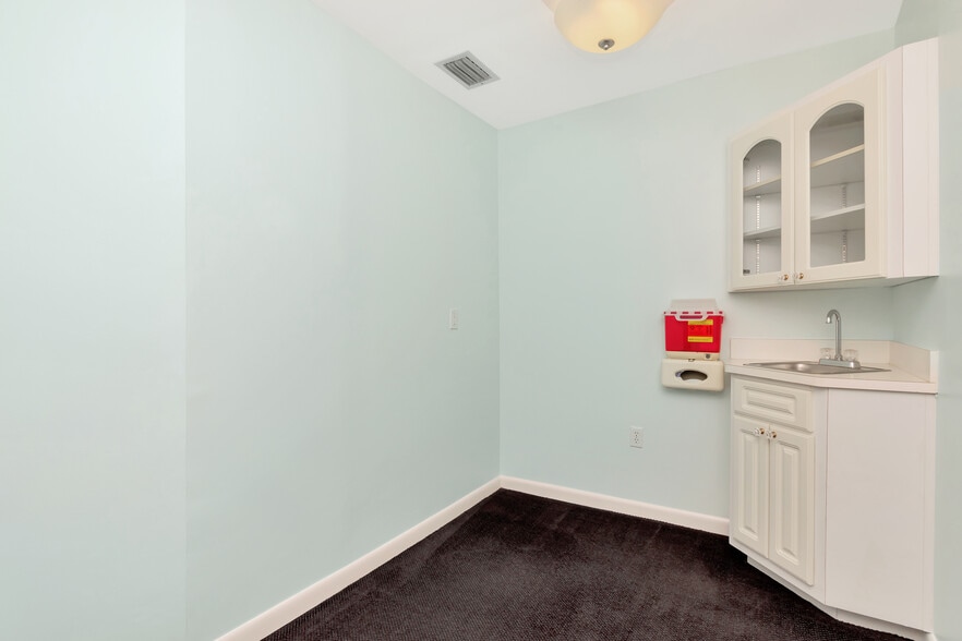 More Photos Of 28960 US Highway 19 N, Clearwater Medical For Sale