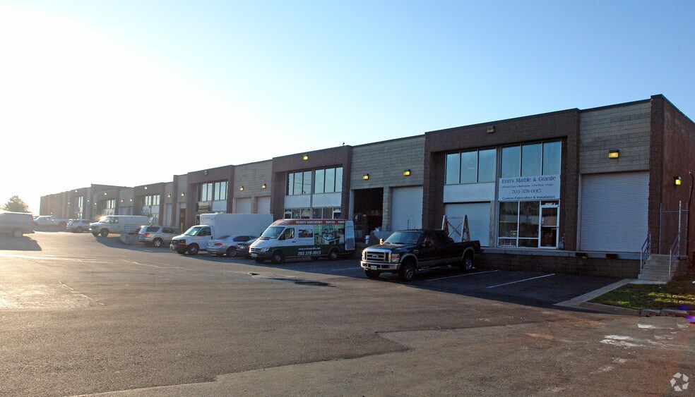 More Photos Of 14516 Lee Rd, Chantilly Warehouse For Lease
