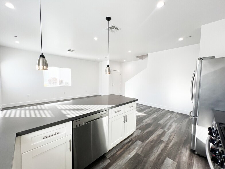 More Photos Of 6732 Irvine Ave, North Hollywood Apartments For Sale