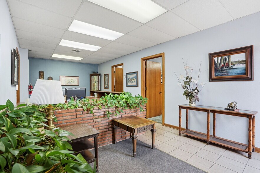 More Photos Of 115 N Jefferson Ave, Elk City Office For Sale