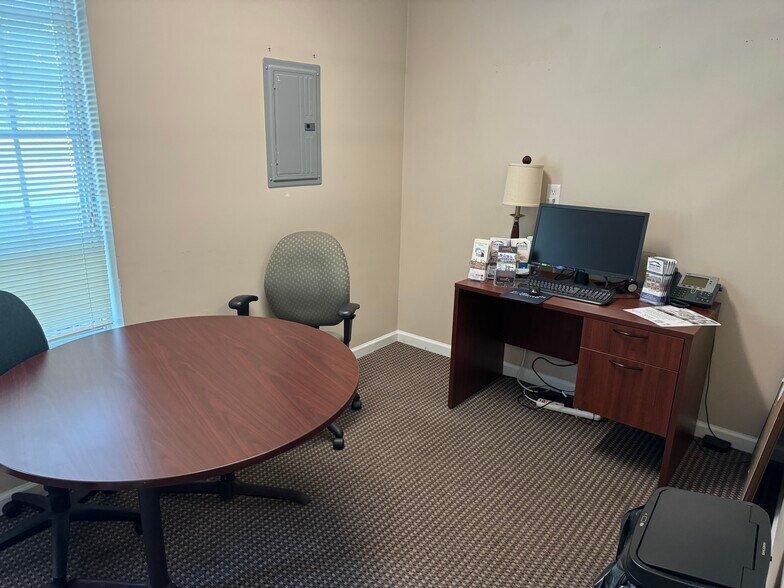 More Photos Of 819 Little Britain Rd, New Windsor Township Medical For Sale