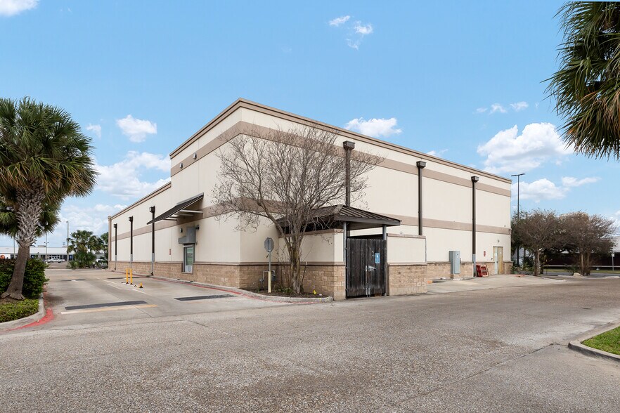 More Photos Of 901 S 10th St, McAllen Freestanding For Sale
