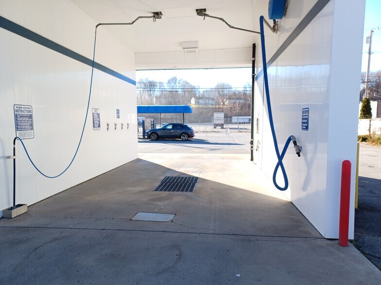 More Photos Of 824 Water St, Fitchburg Carwash For Sale