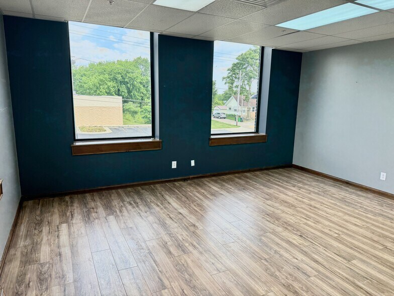 More Photos Of 641 Lincoln Way W, Massillon Showroom For Lease