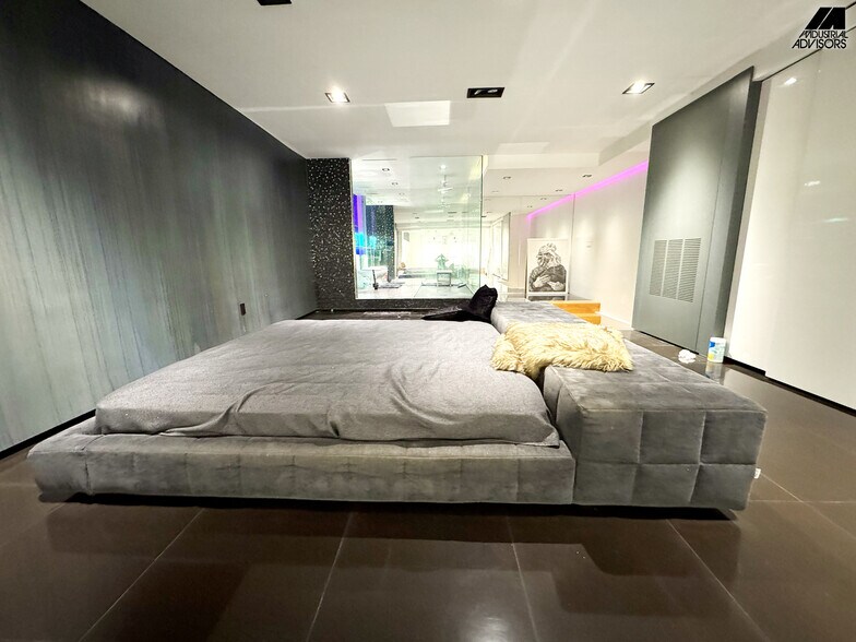 More Photos Of 2310 W 79th St, Hialeah Warehouse For Sale