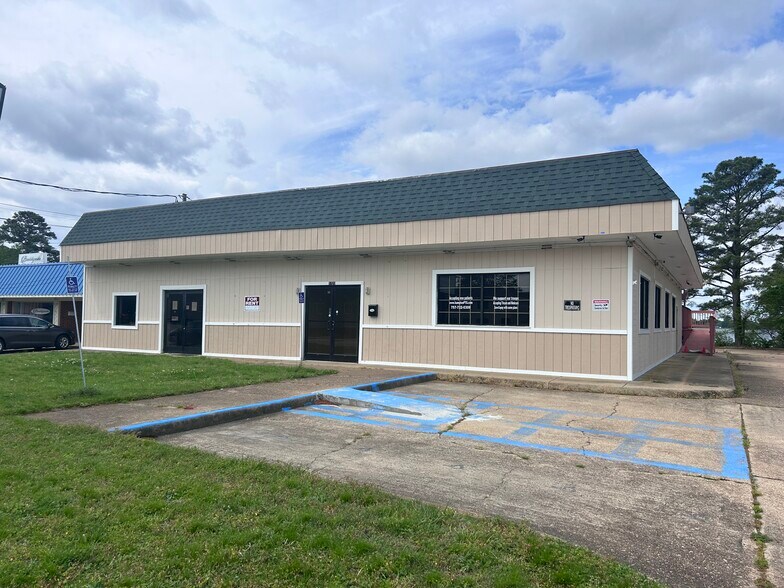 More Photos Of 1721 N King St, Hampton Daycare Center For Lease