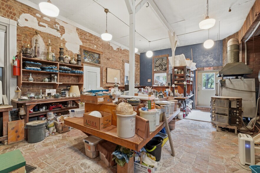 More Photos Of 65 Spring St, Eureka Springs General Retail For Sale