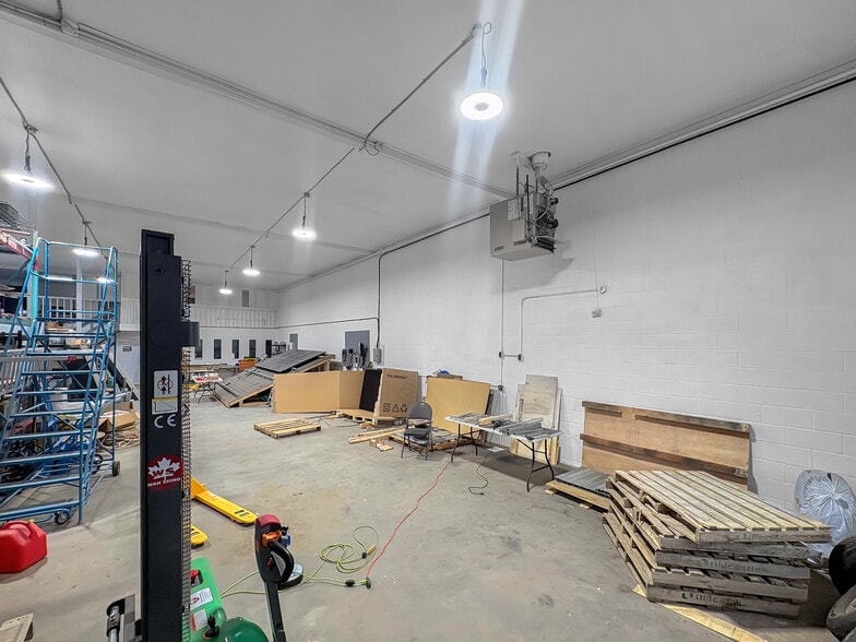 More Photos Of 10555 111th St NW, Edmonton Industrial For Sale