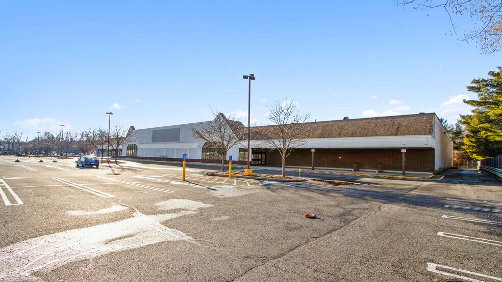 More Photos Of 100 Division St, Ansonia Supermarket For Sale