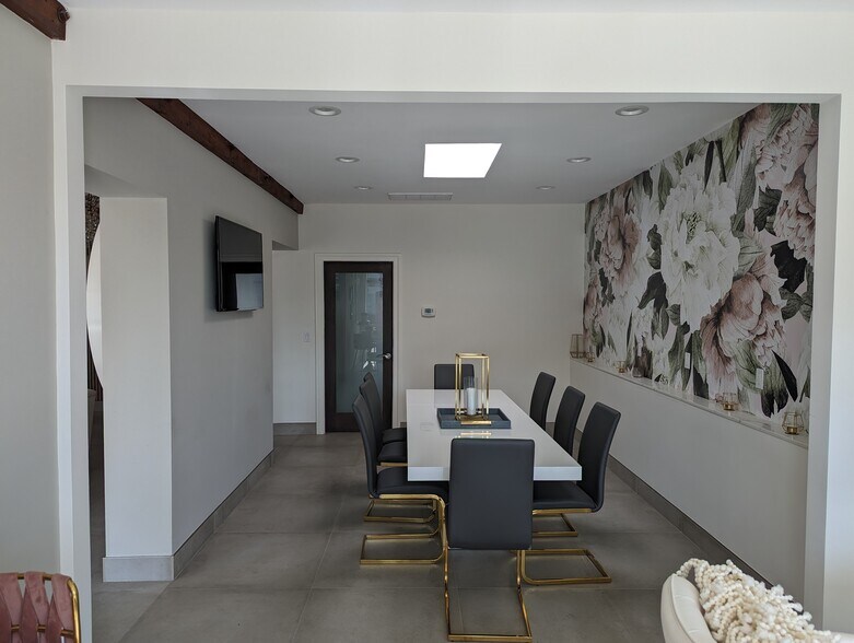 More Photos Of 3028-3034 E Coast Hwy, Corona Del Mar Storefront For Lease