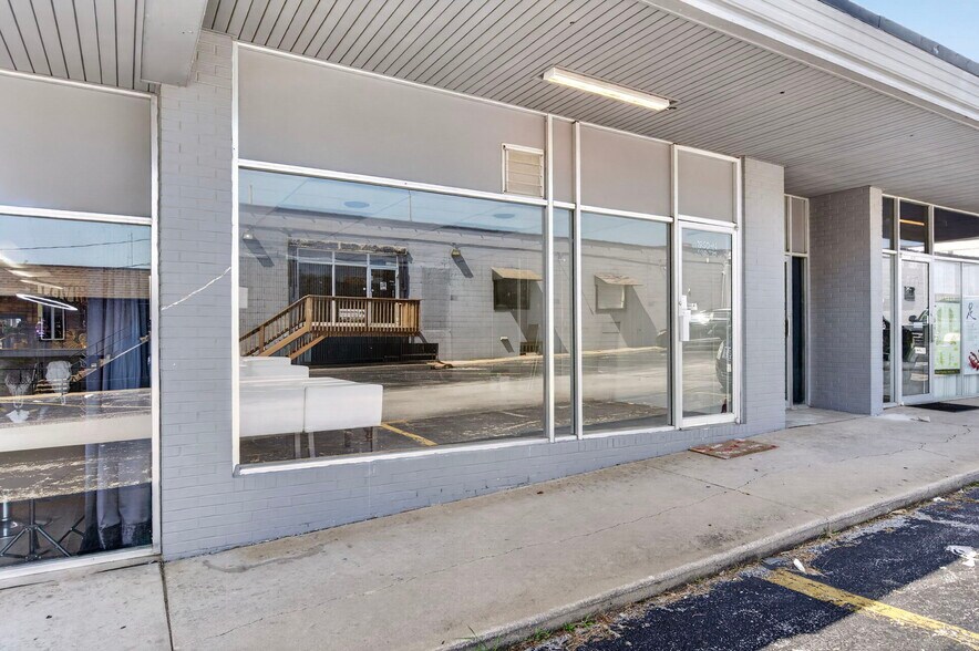 More Photos Of 1950 S Glenstone Ave, Springfield Storefront For Sale